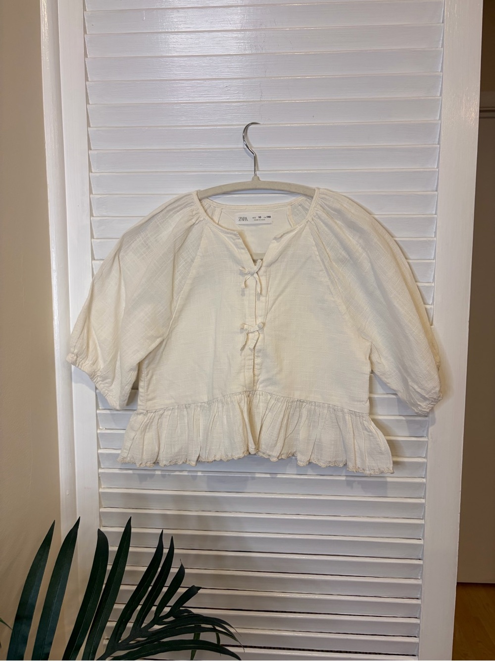 ZARA Off White Crinkle Ruffle Bow Front Puff Sleeve Blouse Size 10 / M